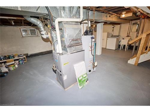 4631 Fifth Avenue, Niagara Falls, ON - Indoor Photo Showing Basement