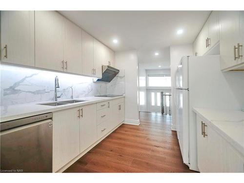 24 Riverview Boulevard, St. Catharines, ON - Indoor Photo Showing Kitchen With Double Sink