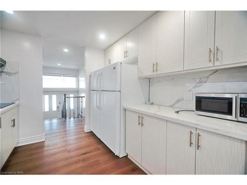 24 Riverview Boulevard, St. Catharines, ON - Indoor Photo Showing Kitchen