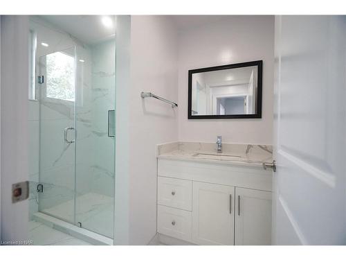 24 Riverview Boulevard, St. Catharines, ON - Indoor Photo Showing Bathroom