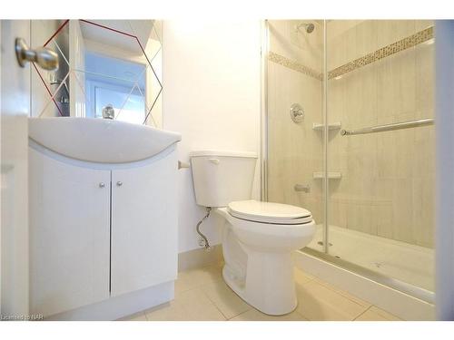 24 Riverview Boulevard, St. Catharines, ON - Indoor Photo Showing Bathroom