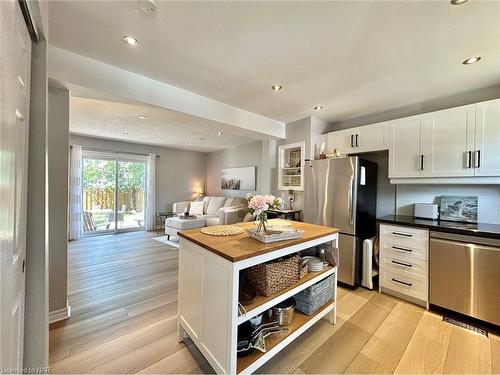 1-131 Rockwood Avenue, St. Catharines, ON - Indoor Photo Showing Kitchen