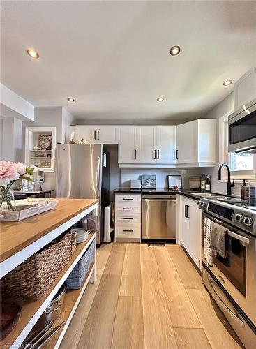 1-131 Rockwood Avenue, St. Catharines, ON - Indoor Photo Showing Kitchen