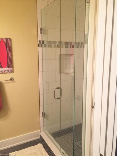 410 Lakewood Avenue, Crystal Beach, ON - Indoor Photo Showing Bathroom