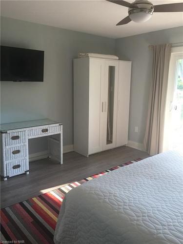 410 Lakewood Avenue, Crystal Beach, ON - Indoor Photo Showing Bedroom