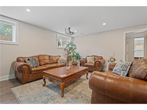 1107 Balfour Street, Fenwick, ON - Indoor Photo Showing Living Room