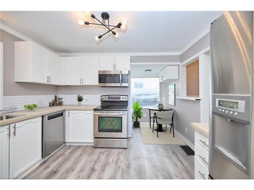 10 Mcghie Street, St. Catharines, ON - Indoor Photo Showing Kitchen