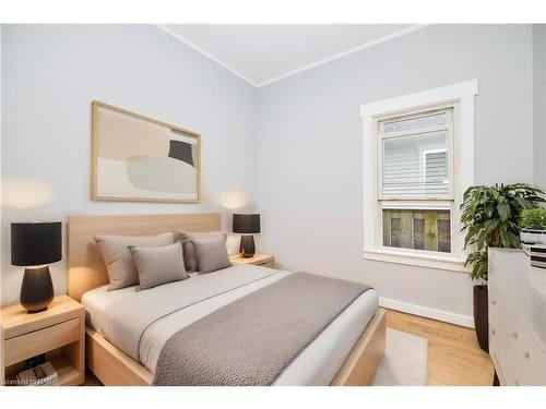 10 Mcghie Street, St. Catharines, ON - Indoor Photo Showing Bedroom