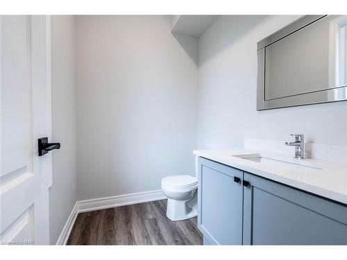 1-121A Moffatt Street, St. Catharines, ON - Indoor Photo Showing Bathroom