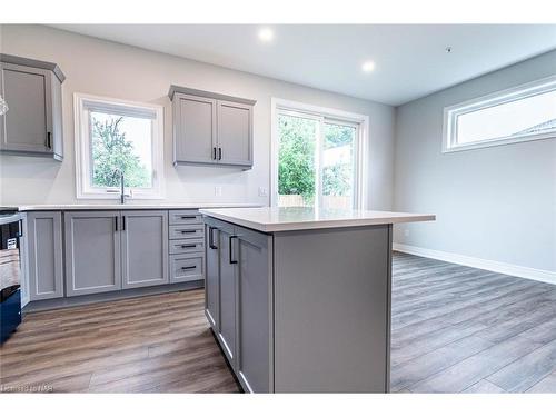 1-121A Moffatt Street, St. Catharines, ON - Indoor Photo Showing Kitchen