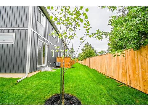 1-121A Moffatt Street, St. Catharines, ON - Outdoor With Backyard