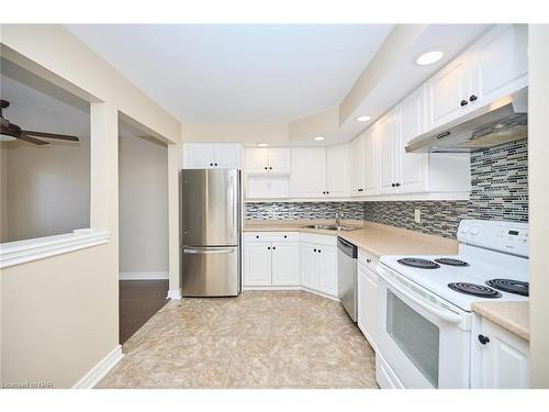 306B-1061 Vansickle Road N, St. Catharines, ON - Indoor Photo Showing Kitchen