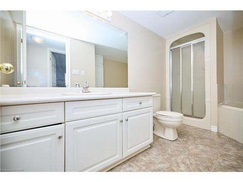 306B-1061 Vansickle Road N, St. Catharines, ON - Indoor Photo Showing Bathroom