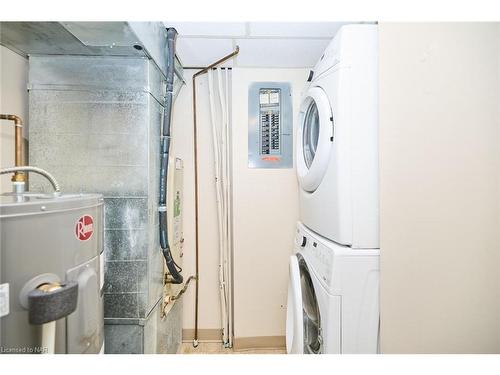 306B-1061 Vansickle Road N, St. Catharines, ON - Indoor Photo Showing Laundry Room