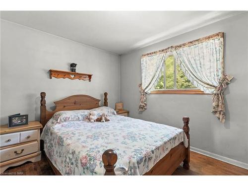 36 Spring Garden Boulevard, St. Catharines, ON - Indoor Photo Showing Bedroom