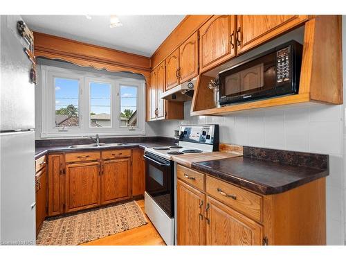 11 Meadowvale Drive, St. Catharines, ON - Indoor Photo Showing Kitchen With Double Sink