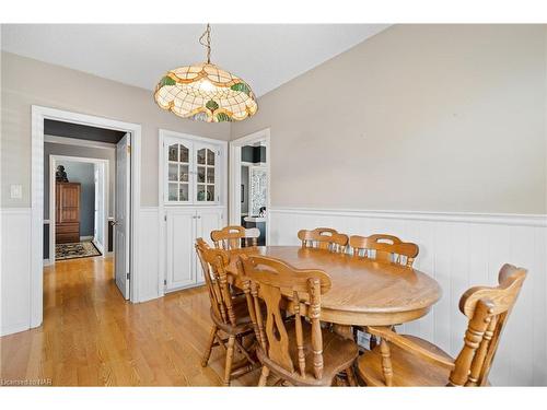 11 Meadowvale Drive, St. Catharines, ON - Indoor Photo Showing Dining Room