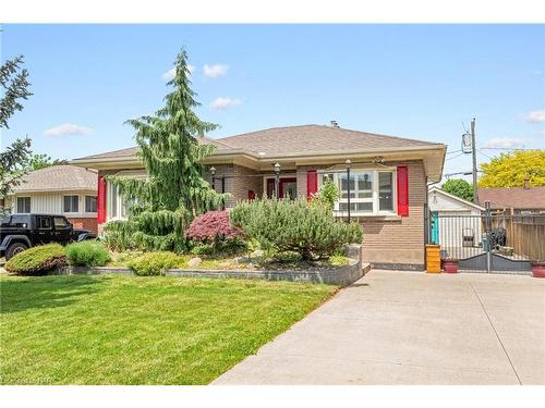 11 Meadowvale Drive, St. Catharines, ON - Outdoor With Facade