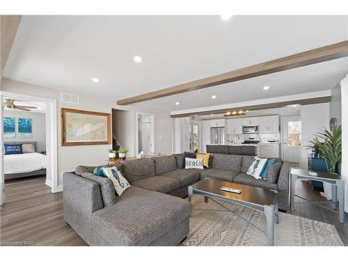 474 Lakeshore Road, Fort Erie, ON - Indoor Photo Showing Living Room