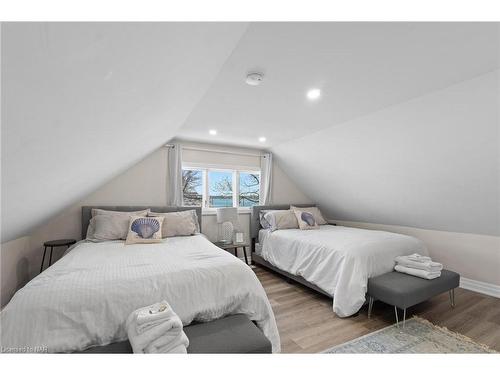 474 Lakeshore Road, Fort Erie, ON - Indoor Photo Showing Bedroom