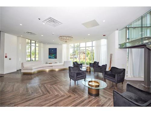 809-7711 Green Vista Gate, Niagara Falls, ON - Indoor Photo Showing Living Room