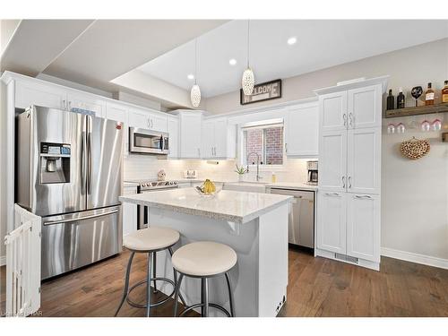 10 Harmony Way, Thorold, ON - Indoor Photo Showing Kitchen With Upgraded Kitchen