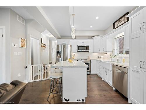 10 Harmony Way, Thorold, ON - Indoor Photo Showing Kitchen With Upgraded Kitchen