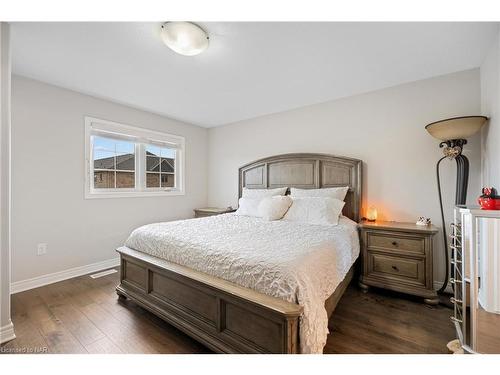 10 Harmony Way, Thorold, ON - Indoor Photo Showing Bedroom