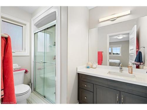 10 Harmony Way, Thorold, ON - Indoor Photo Showing Bathroom