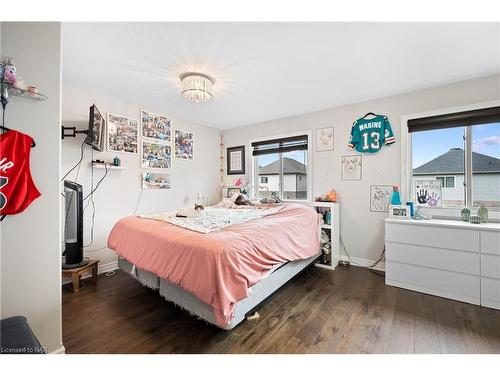 10 Harmony Way, Thorold, ON - Indoor Photo Showing Bedroom