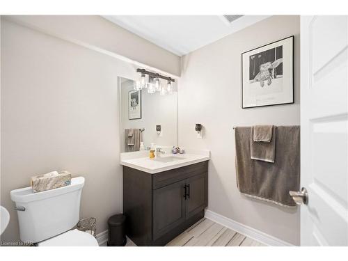 10 Harmony Way, Thorold, ON - Indoor Photo Showing Bathroom