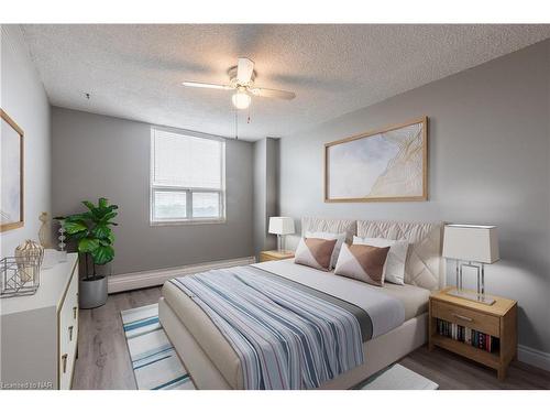 809-365 Geneva Street, St. Catharines, ON - Indoor Photo Showing Bedroom