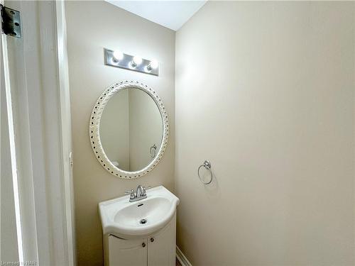 10-75 Ventura Drive, St. Catharines, ON - Indoor Photo Showing Bathroom