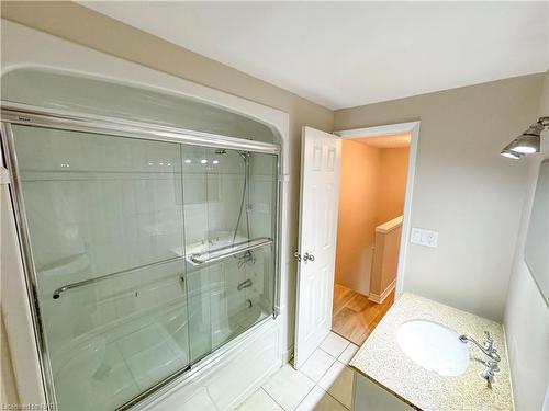 10-75 Ventura Drive, St. Catharines, ON - Indoor Photo Showing Bathroom