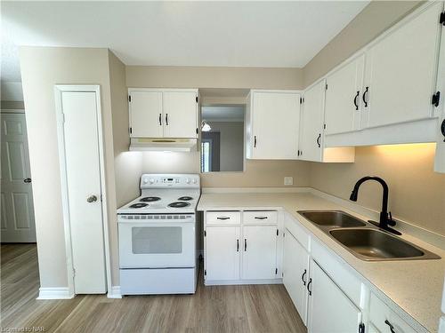 10-75 Ventura Drive, St. Catharines, ON - Indoor Photo Showing Kitchen With Double Sink