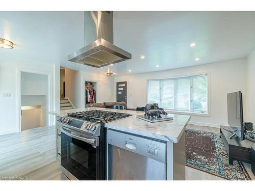 44 Howard Avenue, St. Catharines, ON - Indoor Photo Showing Kitchen