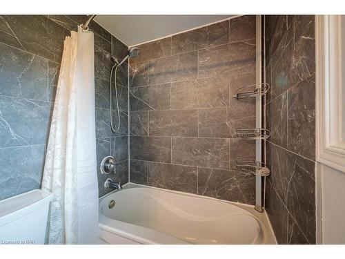 44 Howard Avenue, St. Catharines, ON - Indoor Photo Showing Bathroom