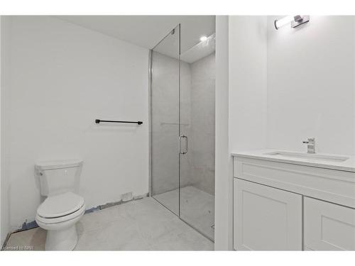 2 Bedroom-57 Carlisle Street, St. Catharines, ON - Indoor Photo Showing Bathroom