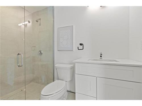 2 Bedroom-57 Carlisle Street, St. Catharines, ON - Indoor Photo Showing Bathroom