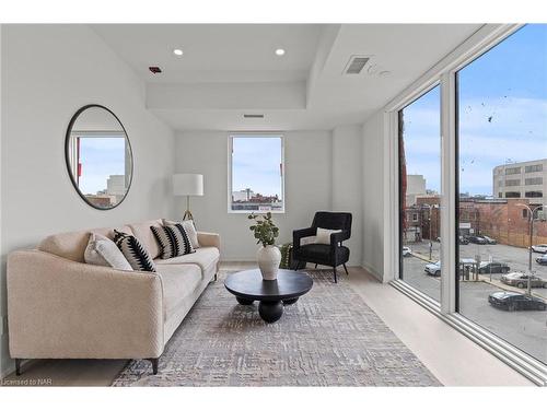 2 Bedroom-57 Carlisle Street, St. Catharines, ON - Indoor Photo Showing Living Room