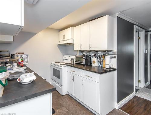 27 Mayfair Drive, Welland, ON - Indoor Photo Showing Kitchen