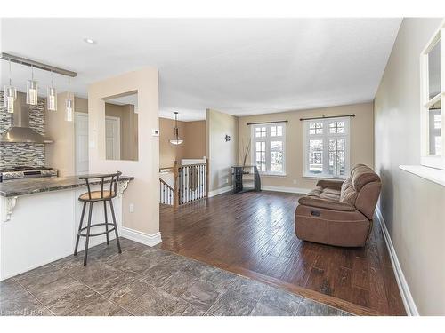 27 Mayfair Drive, Welland, ON - Indoor Photo Showing Living Room