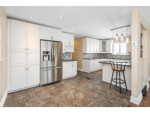 27 Mayfair Drive, Welland, ON - Indoor Photo Showing Kitchen