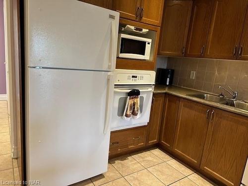 24 Metcalfe Street, Thorold, ON - Indoor Photo Showing Kitchen