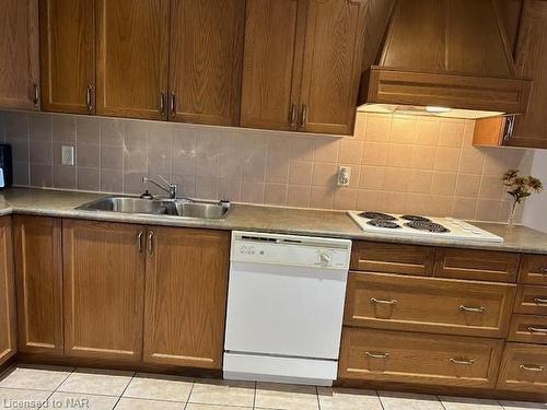 24 Metcalfe Street, Thorold, ON - Indoor Photo Showing Kitchen With Double Sink