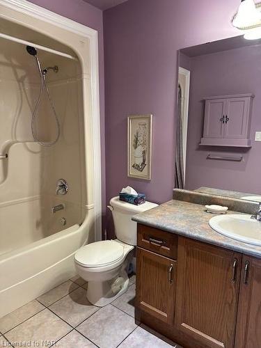 24 Metcalfe Street, Thorold, ON - Indoor Photo Showing Bathroom