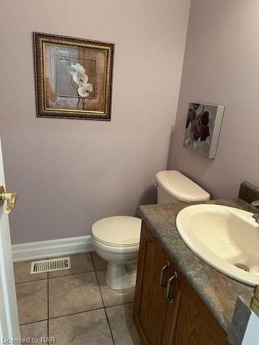 24 Metcalfe Street, Thorold, ON - Indoor Photo Showing Bathroom