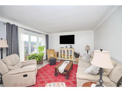 64478 Side Road 44, Wellandport, ON - Indoor Photo Showing Living Room