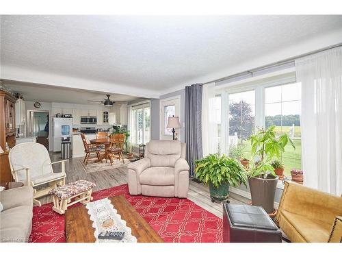 64478 Side Road 44, Wellandport, ON - Indoor Photo Showing Living Room