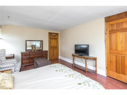 140 Lakeshore Road, Fort Erie, ON - Indoor Photo Showing Bedroom